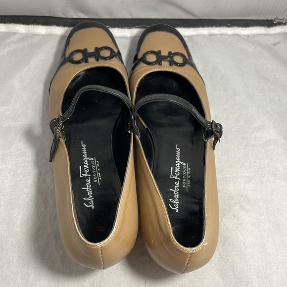 Salvatore Ferragamo Cap Toe 2-Tone tan Black Patent Leather flats size 9B - Picture 4 of 10